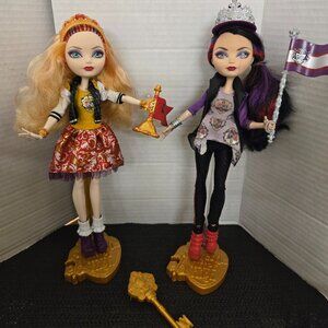 ❤ Ever After High Apple White & Raven Queen School Spirit Set with stands brush